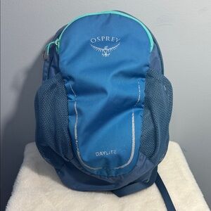 Kids Osprey Daylite Backpack in Blue and Teal